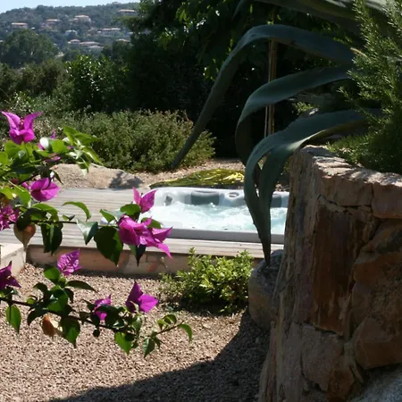 アパート Sunrise T2 Avec Jacuzzi Vue ポルトヴェッキオ